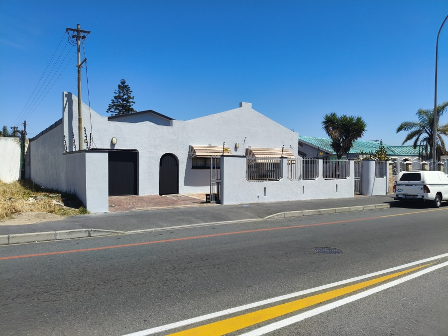 7 Bedroom Property for Sale in Cravenby Western Cape